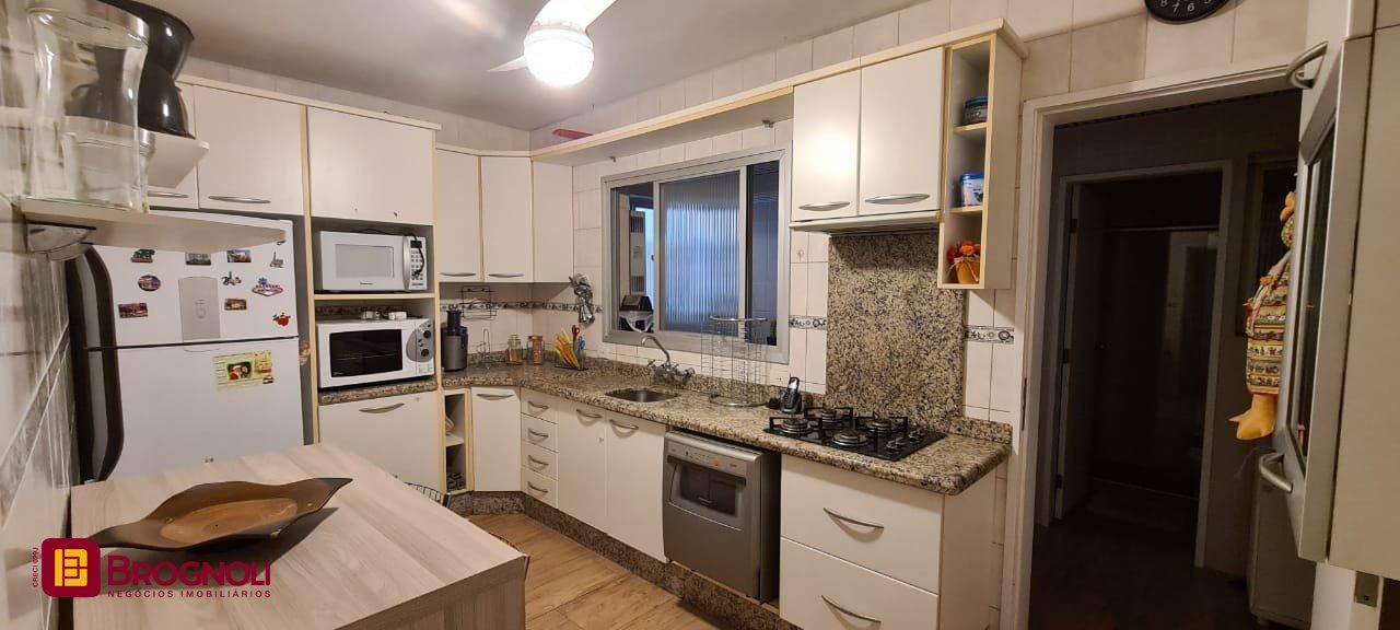 Apartamento com 92m², 2 quartos, 1 garagem, no bairro Centro em Florianópolis