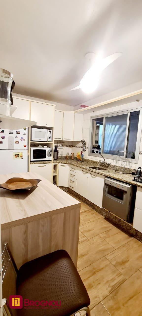Apartamento com 92m², 2 quartos, 1 garagem, no bairro Centro em Florianópolis