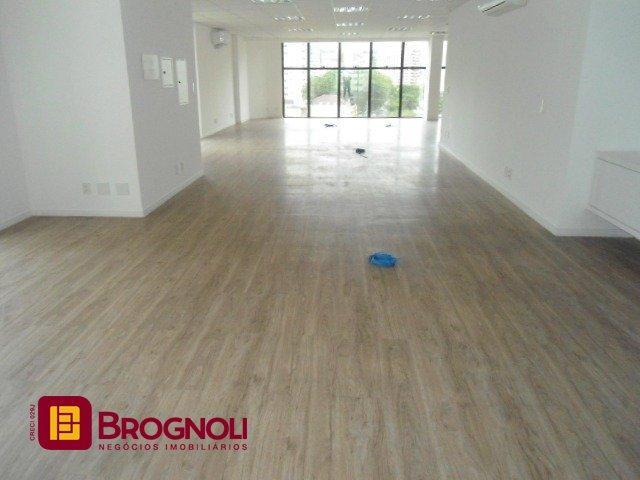 Sala com 336m², 6 garagens, no bairro Centro em Florianópolis