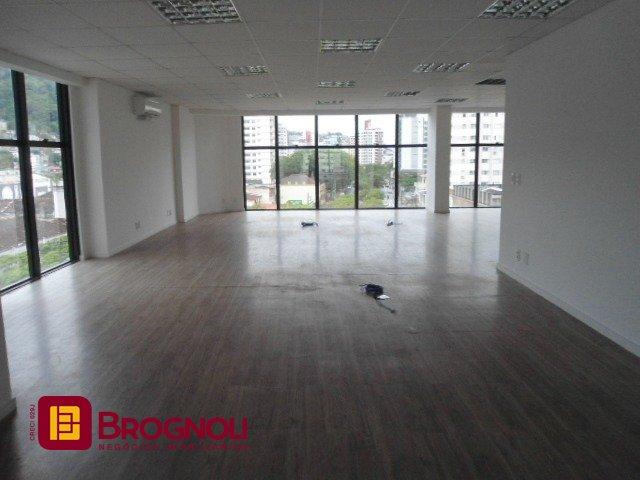 Sala com 336m², 6 garagens, no bairro Centro em Florianópolis