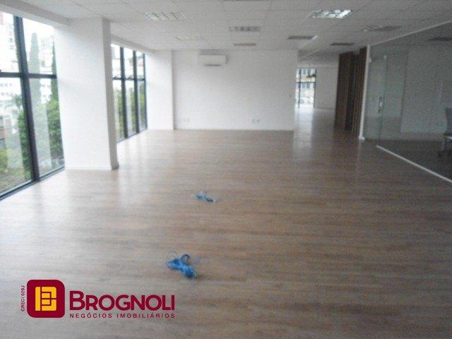 Sala com 336m², 6 garagens, no bairro Centro em Florianópolis