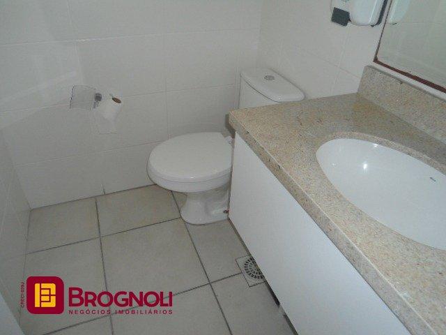 Sala com 336m², 6 garagens, no bairro Centro em Florianópolis