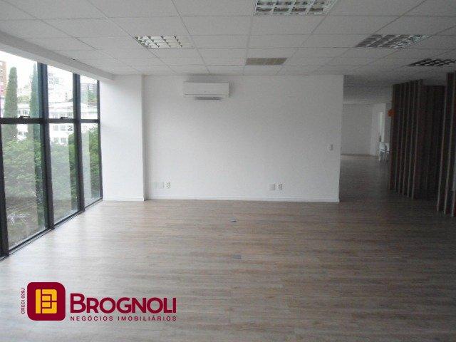 Sala com 336m², 6 garagens, no bairro Centro em Florianópolis