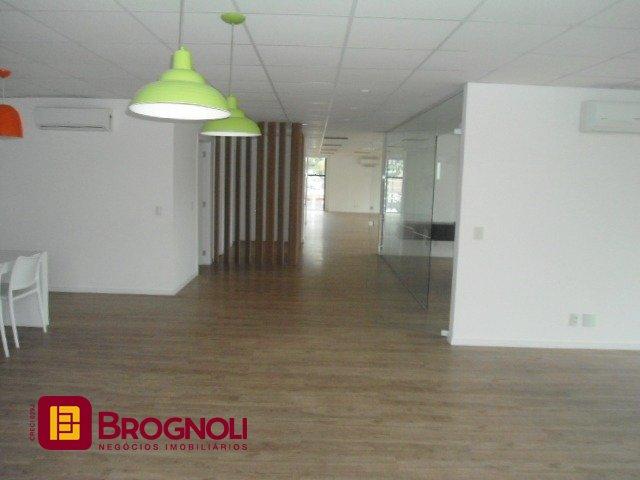 Sala com 336m², 6 garagens, no bairro Centro em Florianópolis