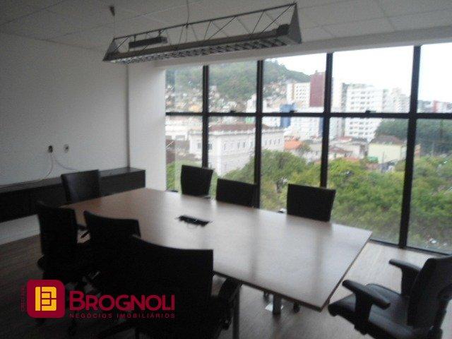 Sala com 336m², 6 garagens, no bairro Centro em Florianópolis