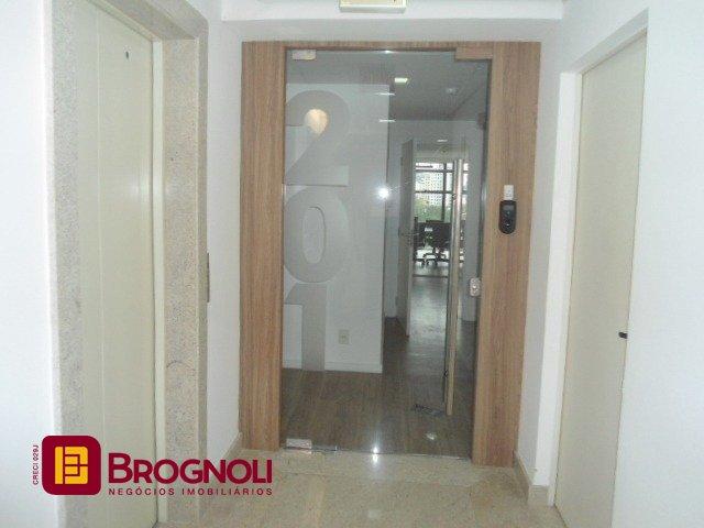 Sala com 336m², 6 garagens, no bairro Centro em Florianópolis