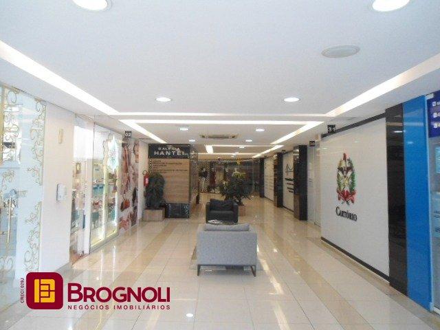 Sala com 336m², 6 garagens, no bairro Centro em Florianópolis