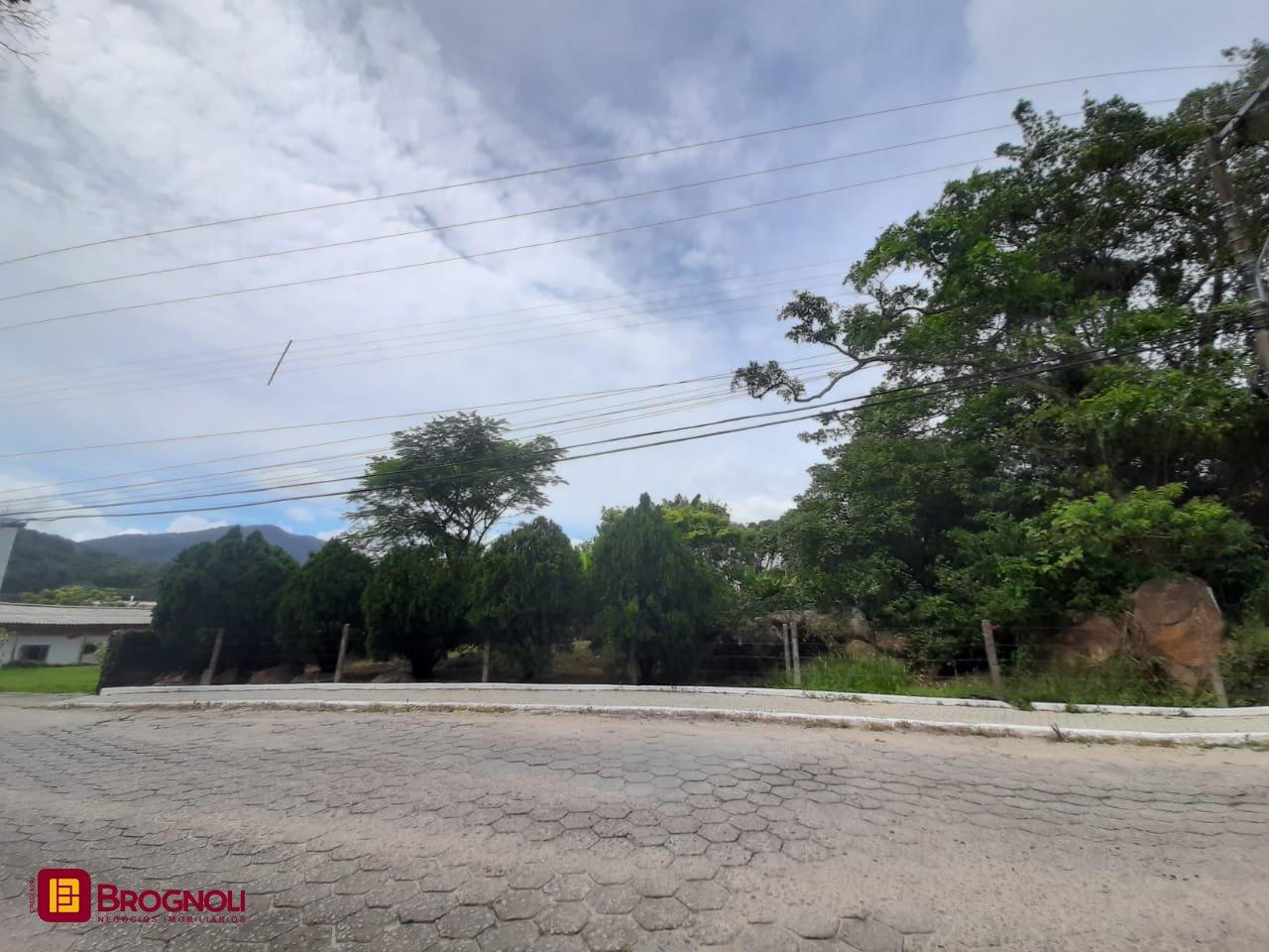 Terreno com 4990m², no bairro Vargem Pequena em Florianópolis