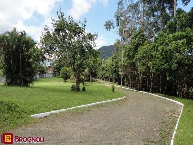 Terreno com 450m², no bairro Ratones em Florianópolis
