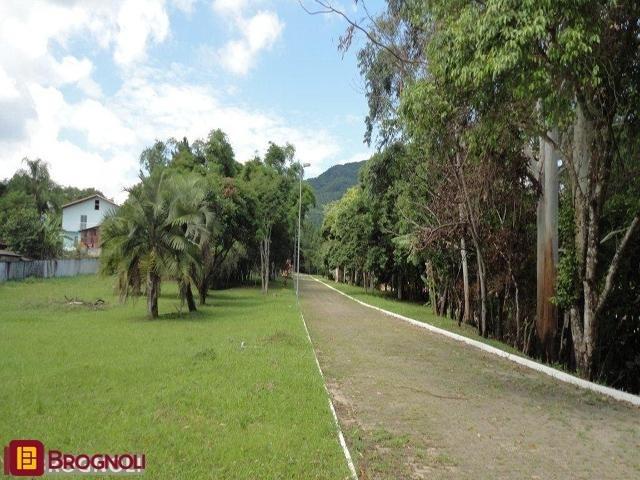 Terreno com 450m², no bairro Ratones em Florianópolis
