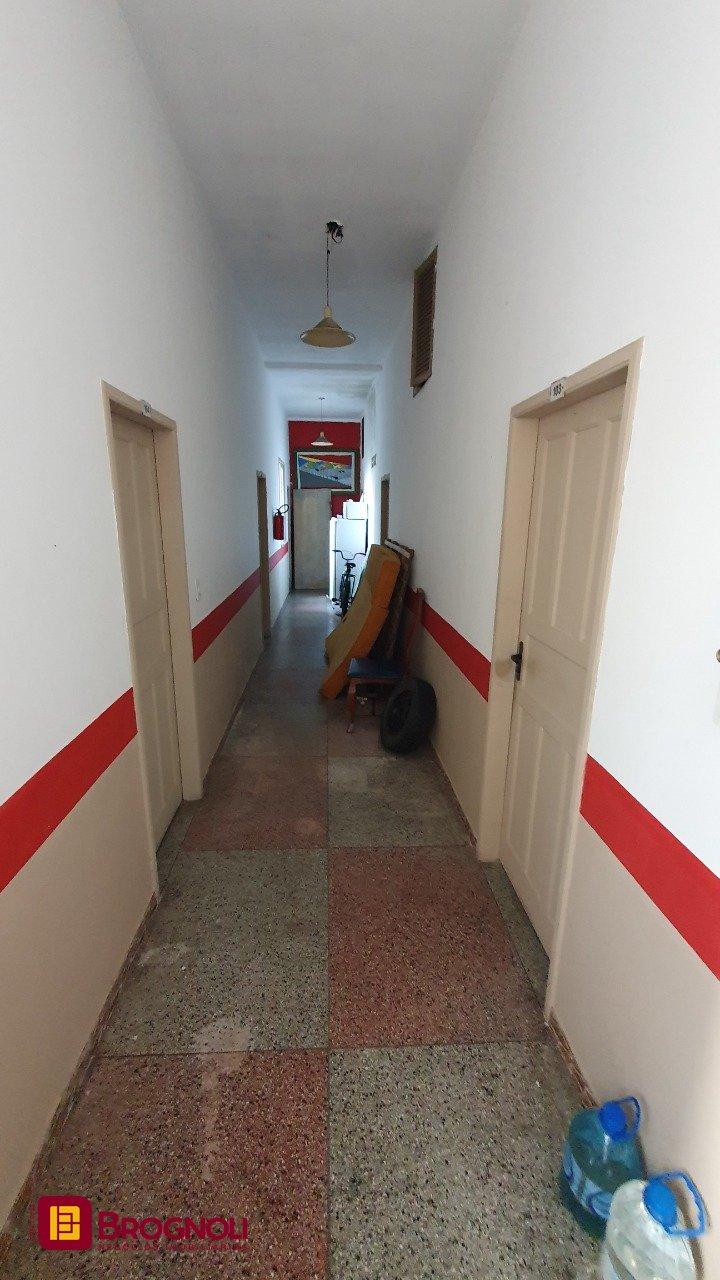 Prédio com 461m², 4 garagens, no bairro Estreito em Florianópolis