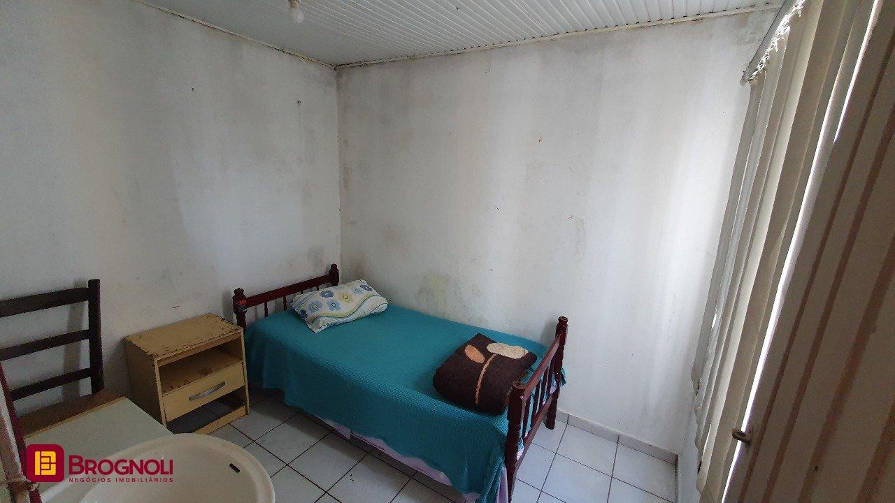 Prédio com 461m², 4 garagens, no bairro Estreito em Florianópolis