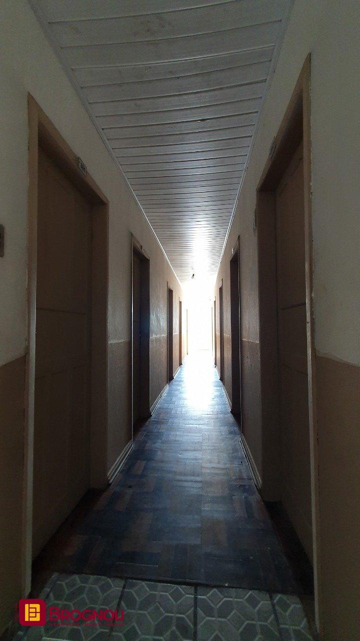 Prédio com 461m², 4 garagens, no bairro Estreito em Florianópolis