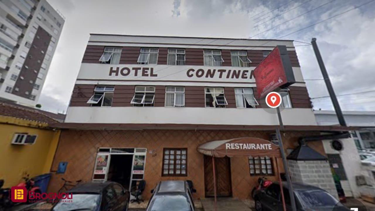 Prédio com 461m², 4 garagens, no bairro Estreito em Florianópolis