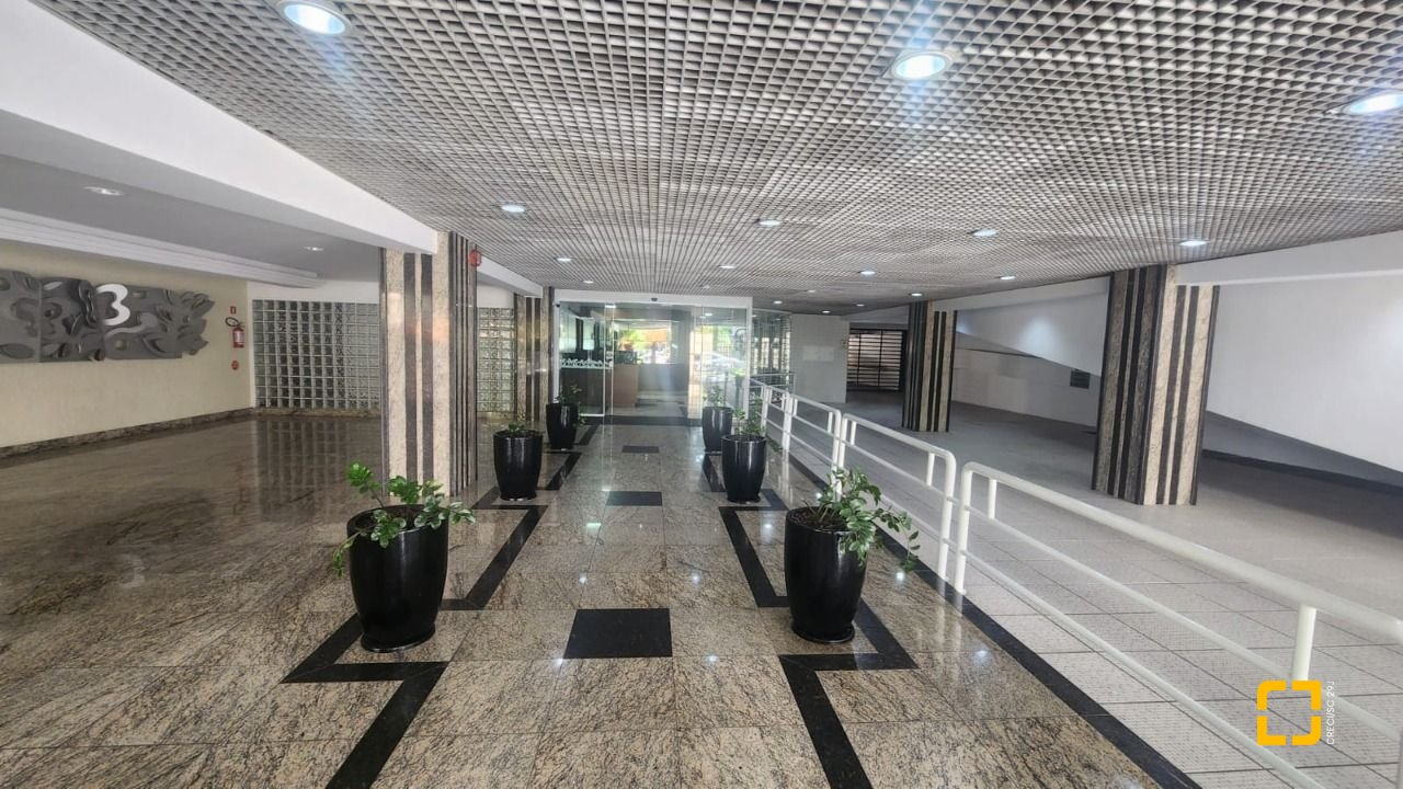 Sala com 136m², 3 garagens, no bairro Centro em Florianópolis