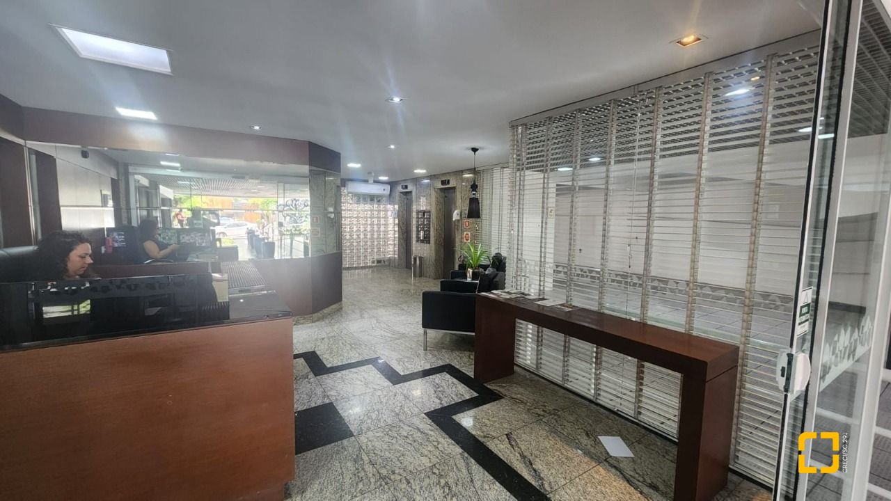 Sala com 136m², 3 garagens, no bairro Centro em Florianópolis