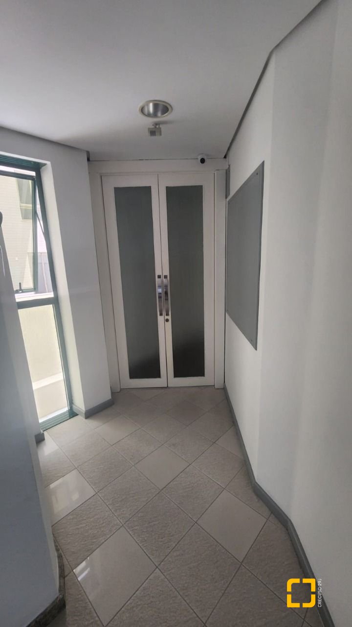 Sala com 136m², 3 garagens, no bairro Centro em Florianópolis