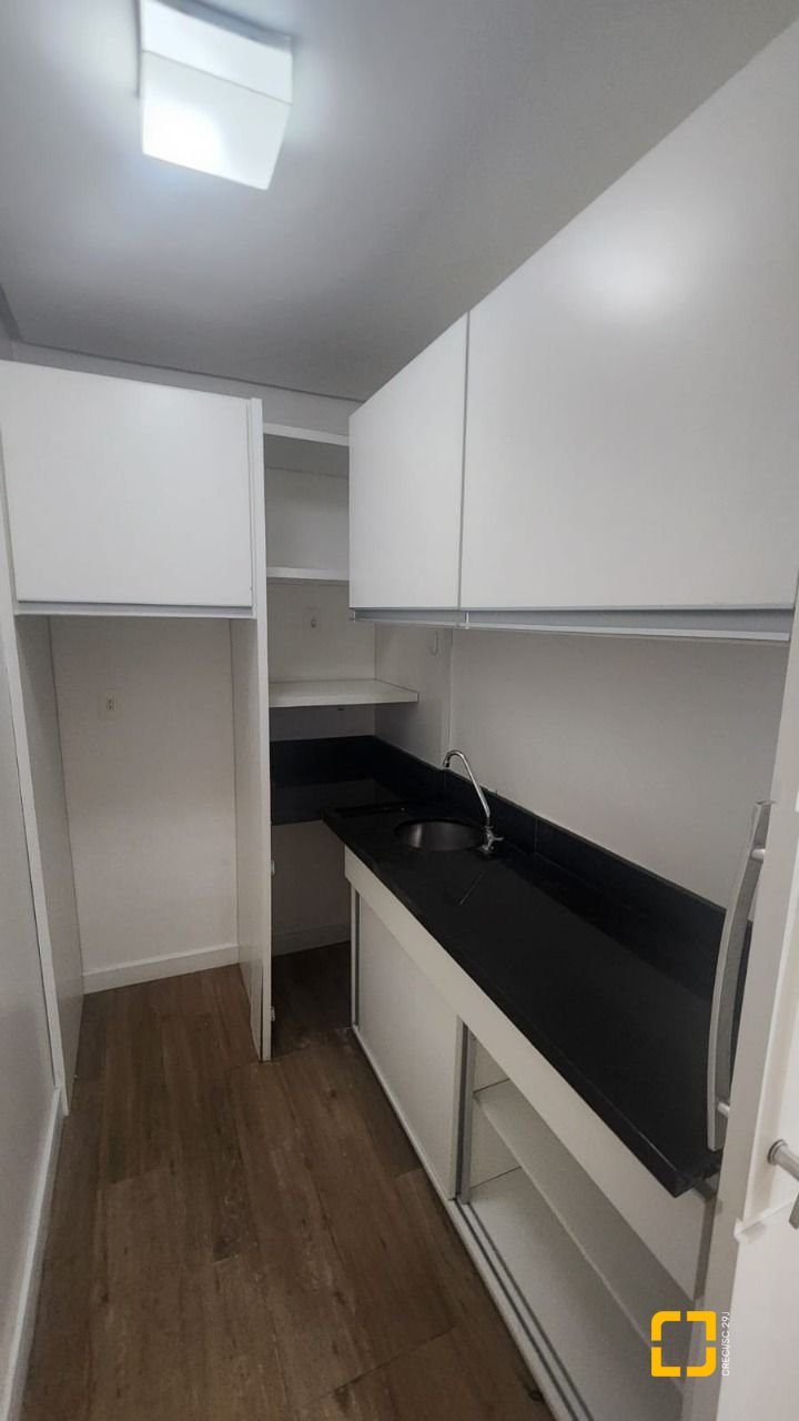 Sala com 136m², 3 garagens, no bairro Centro em Florianópolis