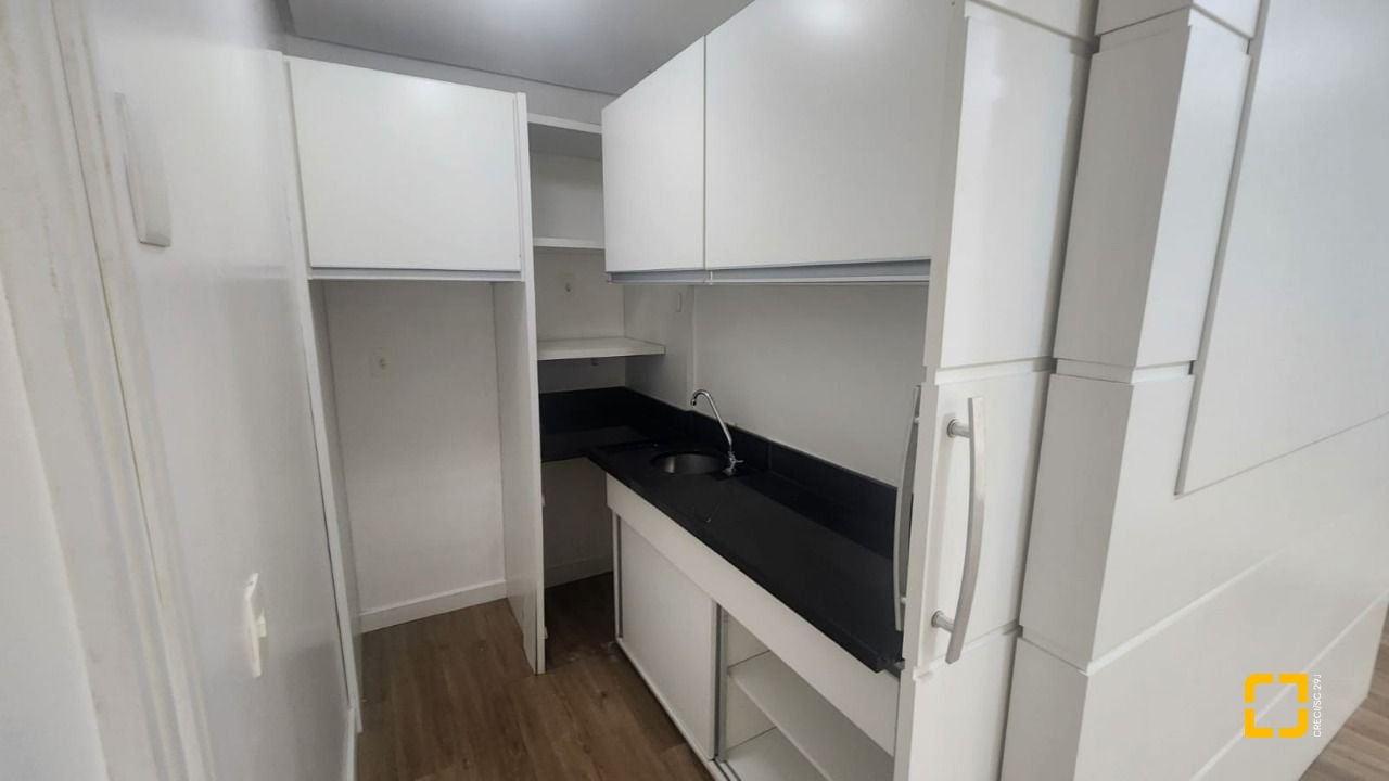 Sala com 136m², 3 garagens, no bairro Centro em Florianópolis