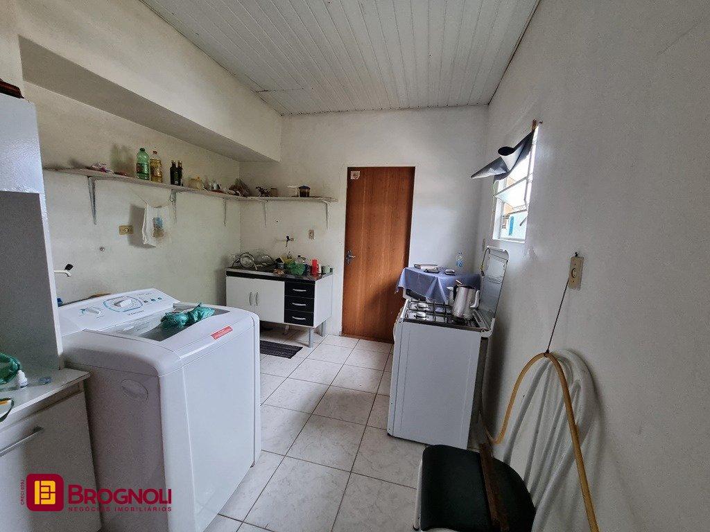Casa com 55m², 2 quartos, 4 garagens, no bairro São Luiz em São José