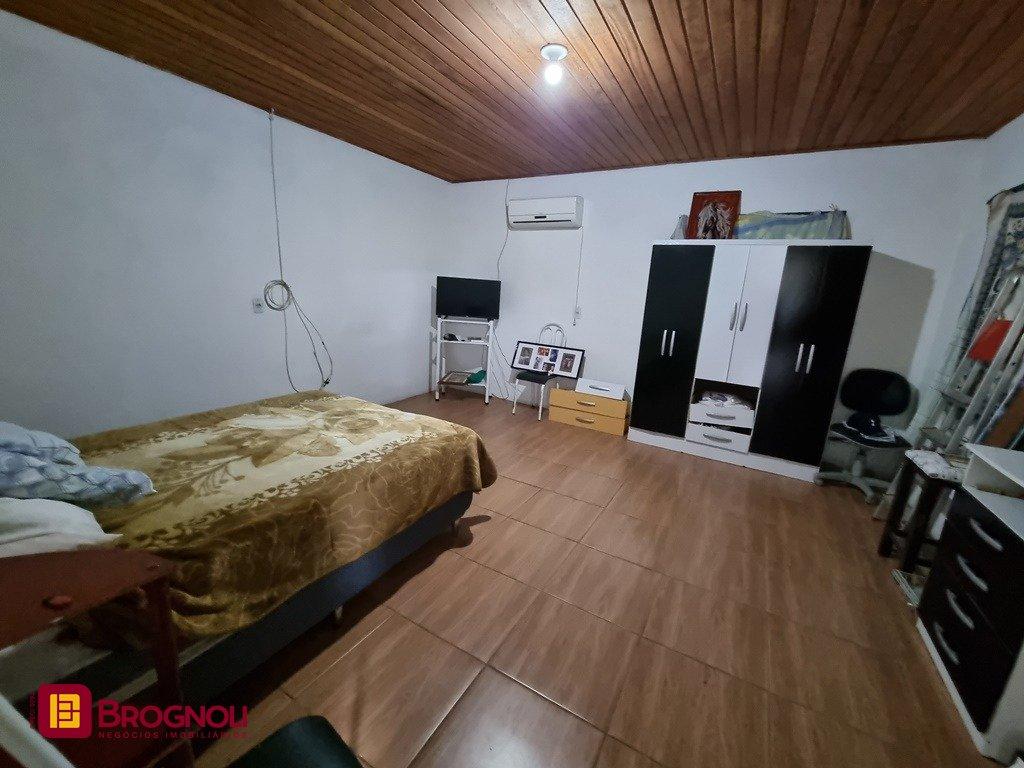 Casa com 55m², 2 quartos, 4 garagens, no bairro São Luiz em São José