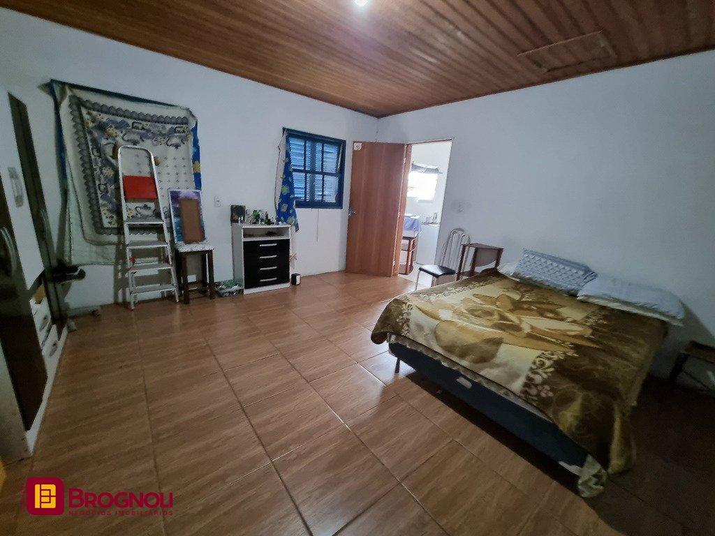 Casa com 55m², 2 quartos, 4 garagens, no bairro São Luiz em São José