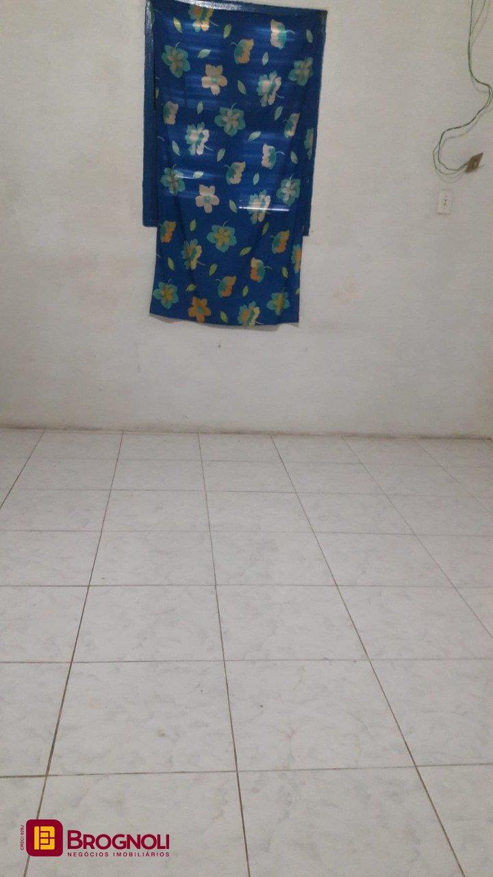 Casa com 55m², 2 quartos, 4 garagens, no bairro São Luiz em São José