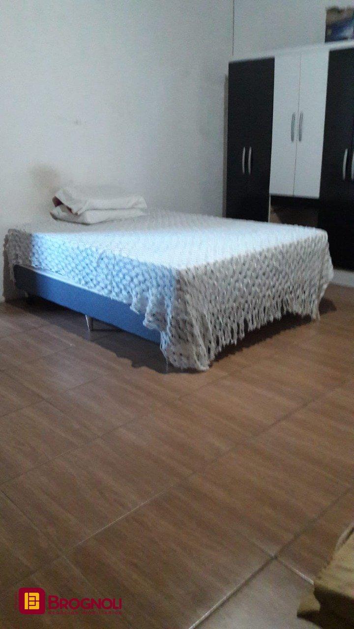 Casa com 55m², 2 quartos, 4 garagens, no bairro São Luiz em São José
