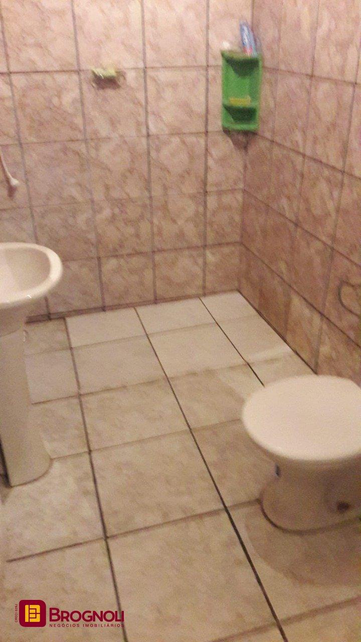 Casa com 55m², 2 quartos, 4 garagens, no bairro São Luiz em São José