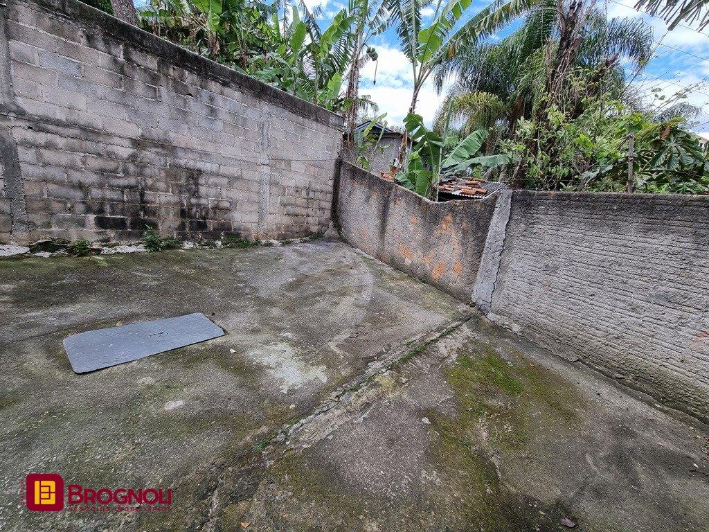 Casa com 55m², 2 quartos, 4 garagens, no bairro São Luiz em São José