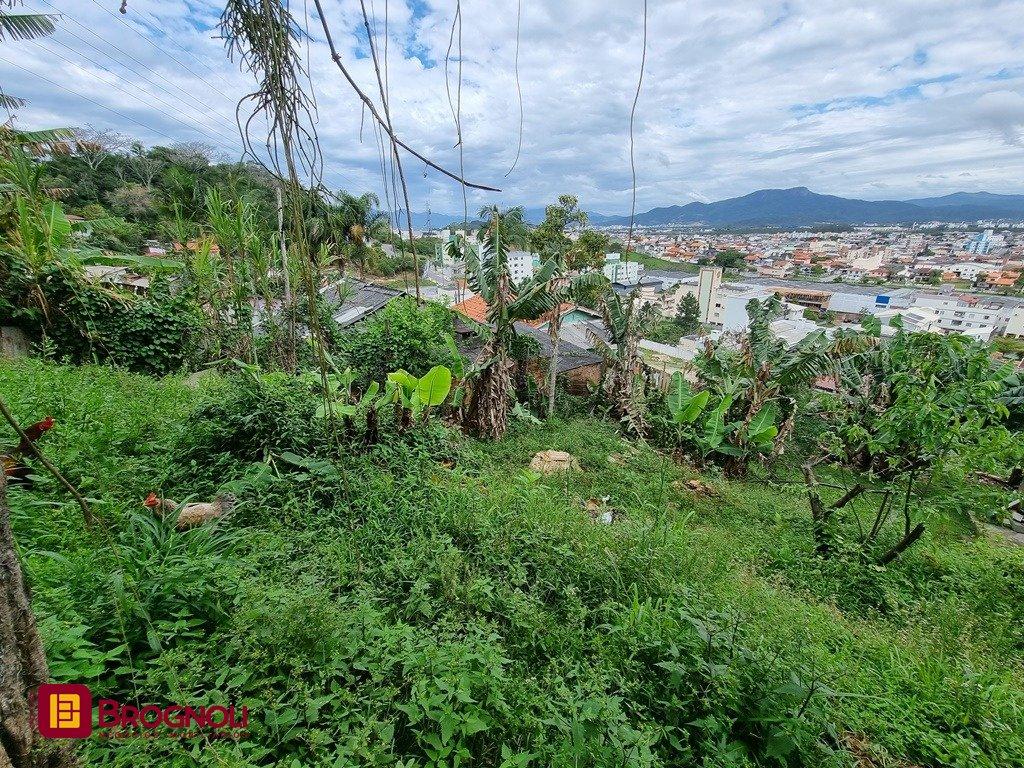 Casa com 55m², 2 quartos, 4 garagens, no bairro São Luiz em São José