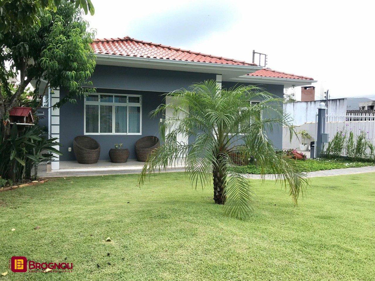 Casa com 320m², no bairro Canasvieiras em Florianópolis