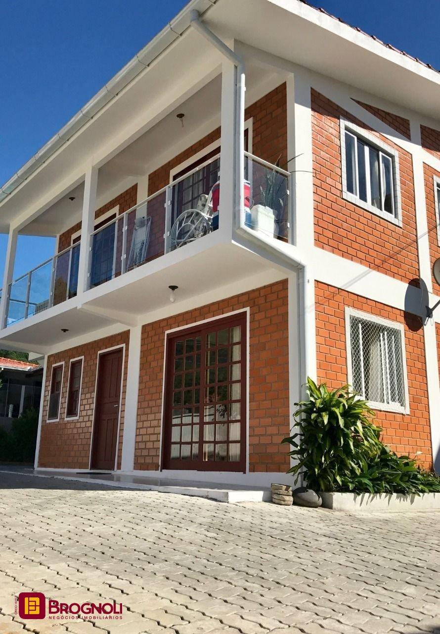 Casa com 320m², no bairro Canasvieiras em Florianópolis