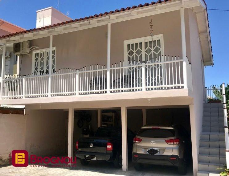 Casa com 320m², no bairro Canasvieiras em Florianópolis
