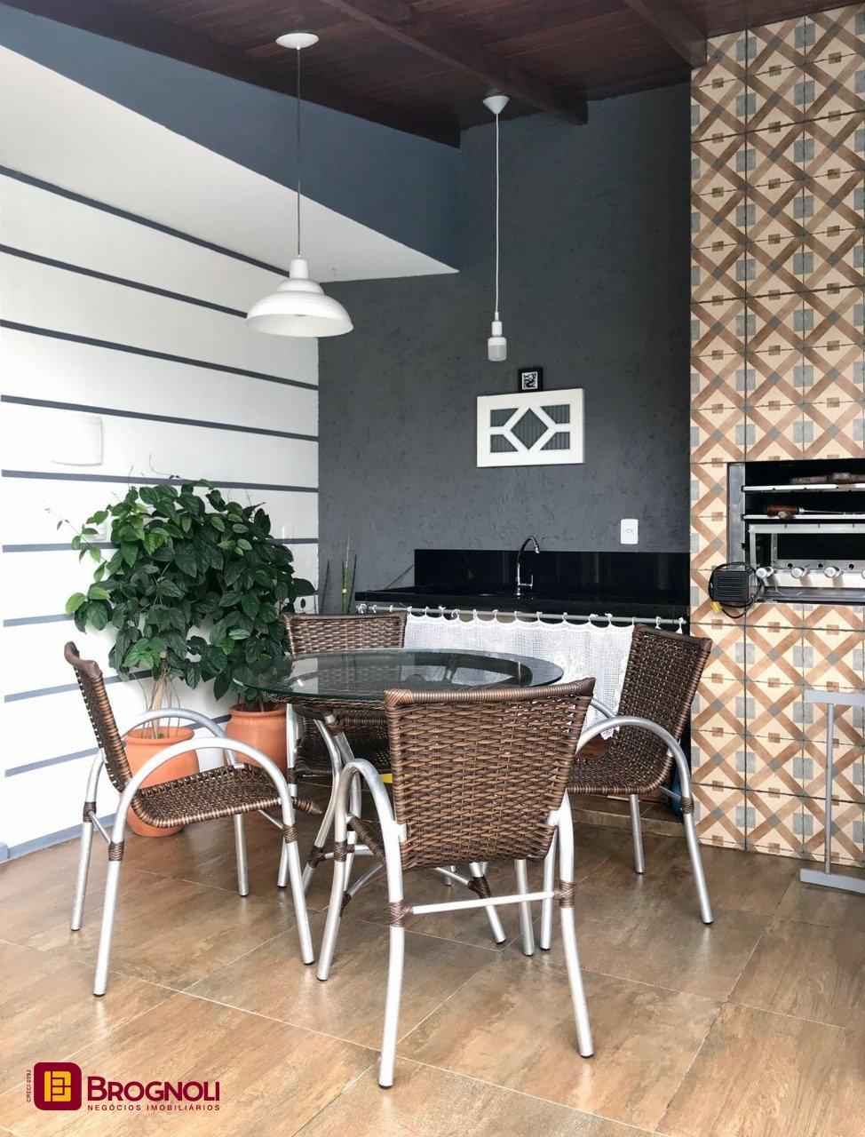 Casa com 320m², no bairro Canasvieiras em Florianópolis