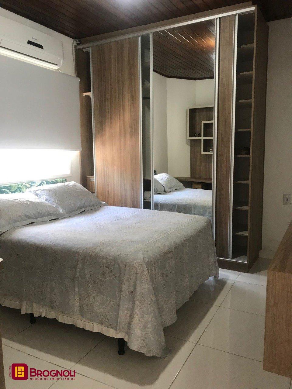 Casa com 320m², no bairro Canasvieiras em Florianópolis