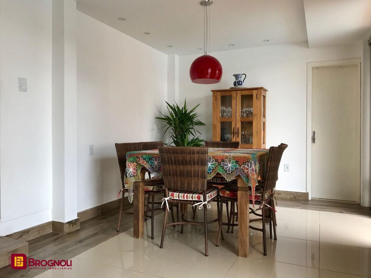 Casa com 320m², no bairro Canasvieiras em Florianópolis