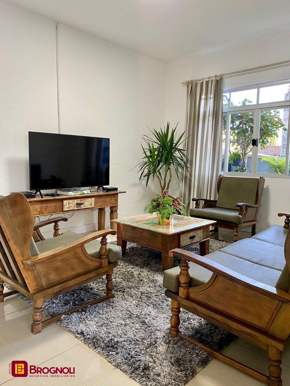 Casa com 320m², no bairro Canasvieiras em Florianópolis