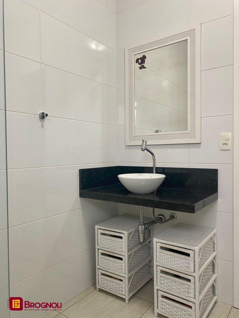 Casa com 320m², no bairro Canasvieiras em Florianópolis