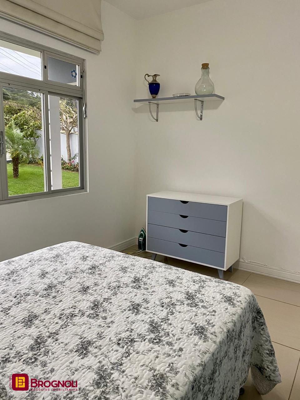 Casa com 320m², no bairro Canasvieiras em Florianópolis