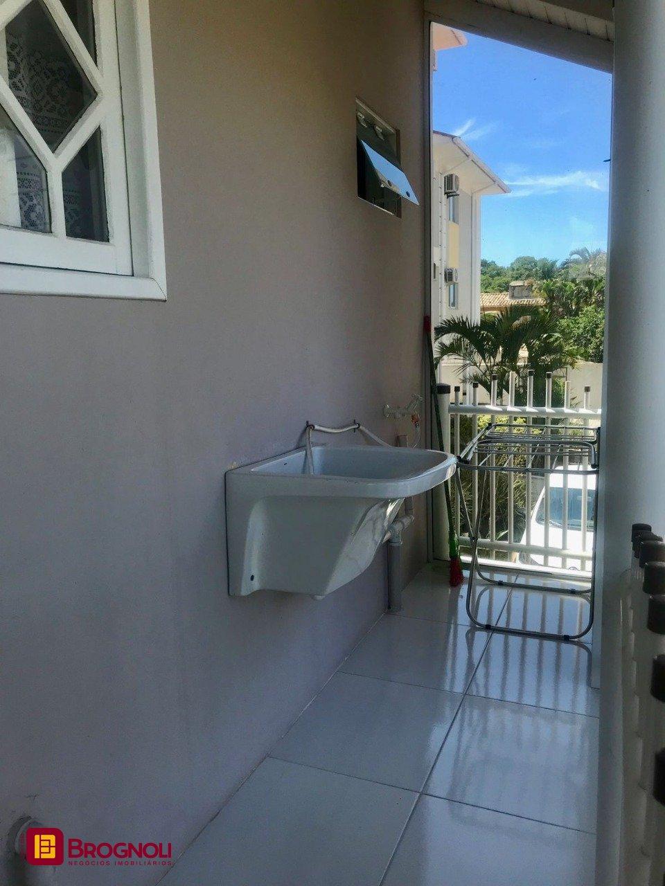 Casa com 320m², no bairro Canasvieiras em Florianópolis