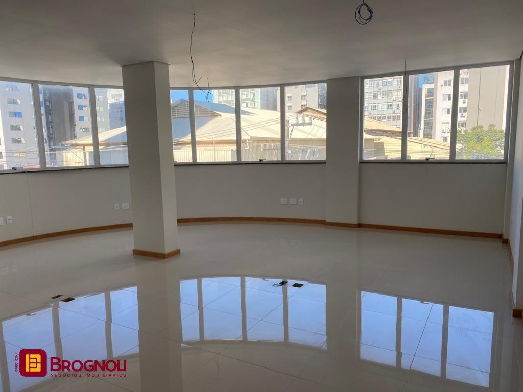 Prédio com 600m², 8 garagens, no bairro Centro em Florianópolis