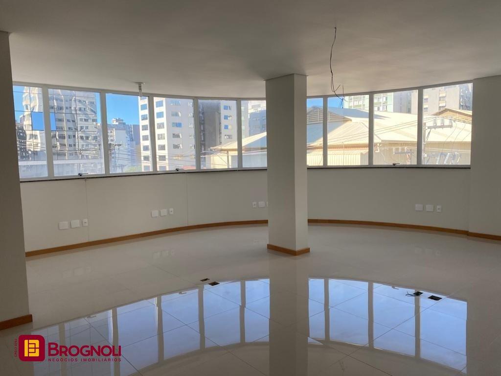 Prédio com 600m², 8 garagens, no bairro Centro em Florianópolis