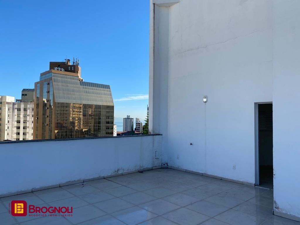 Prédio com 600m², 8 garagens, no bairro Centro em Florianópolis