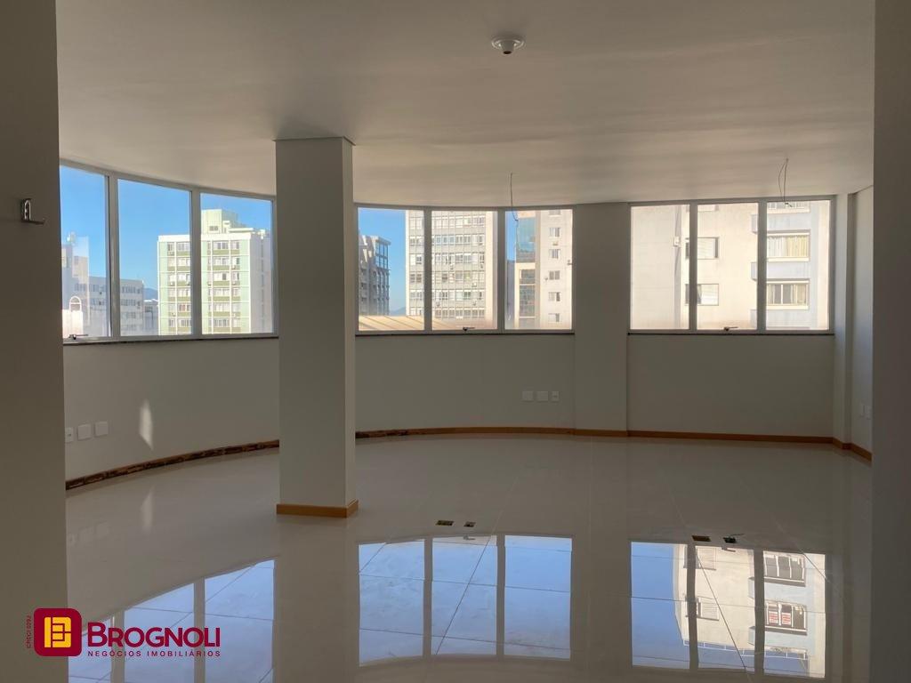 Prédio com 600m², 8 garagens, no bairro Centro em Florianópolis