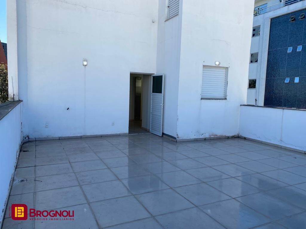 Prédio com 600m², 8 garagens, no bairro Centro em Florianópolis