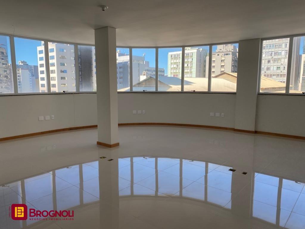 Prédio com 600m², 8 garagens, no bairro Centro em Florianópolis