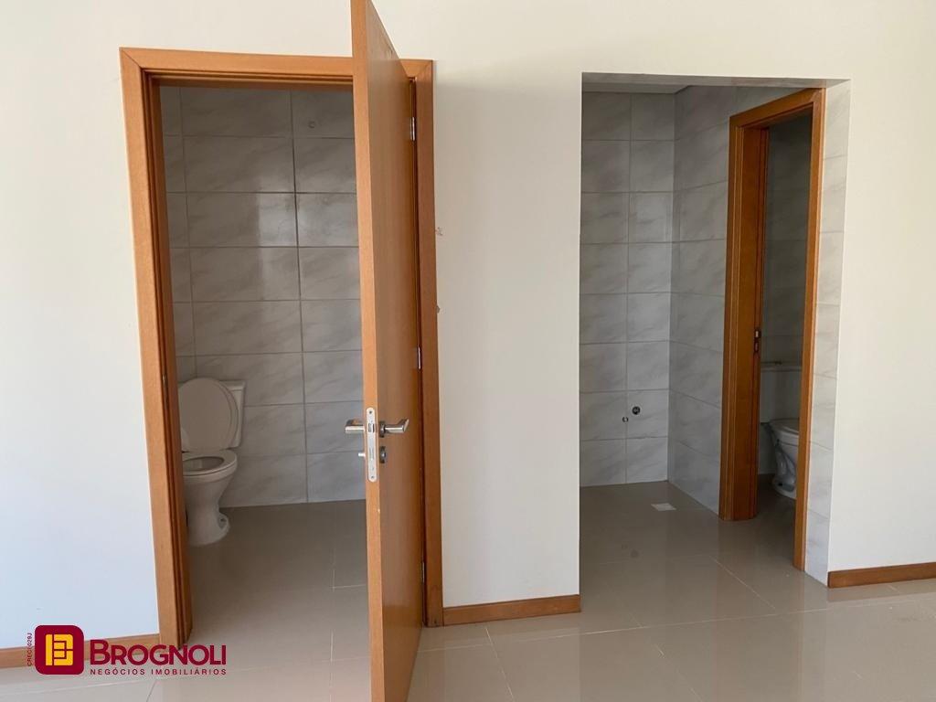 Prédio com 600m², 8 garagens, no bairro Centro em Florianópolis