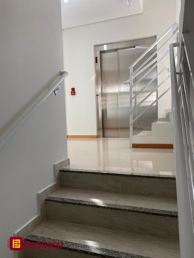 Prédio com 600m², 8 garagens, no bairro Centro em Florianópolis
