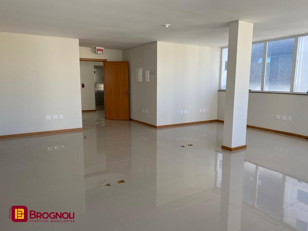 Prédio com 600m², 8 garagens, no bairro Centro em Florianópolis